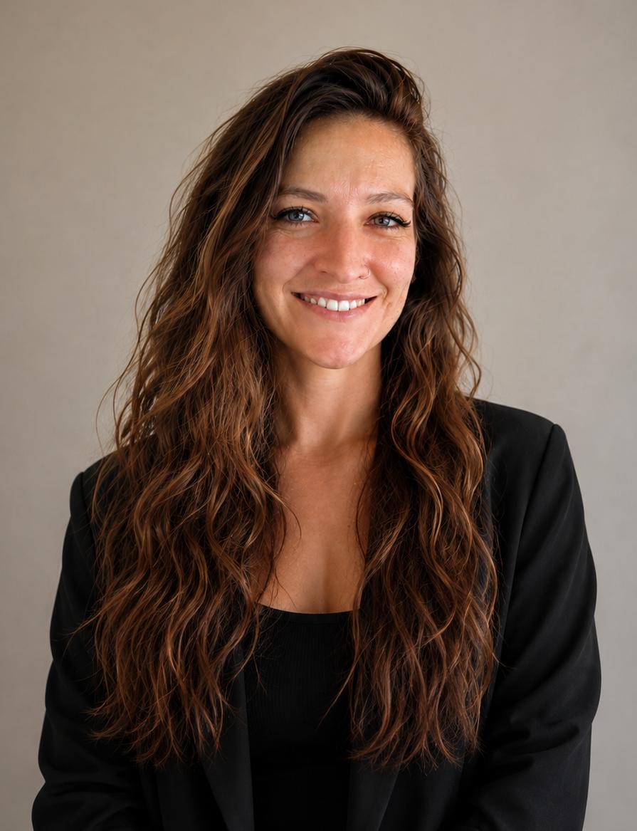 Portrait of Dorien Geudens, front-office administrative assistant, studies & contract issuance at Life Experts